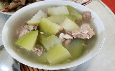 Canh Bí đao (bí xanh) hầm xương